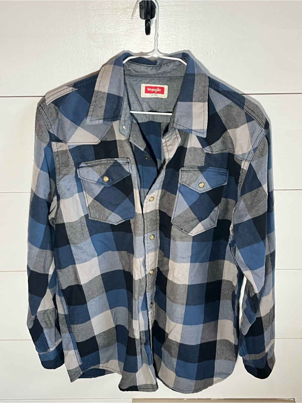 Wrangler Blue/Gray Flannel Plaid Button-Up Shirt